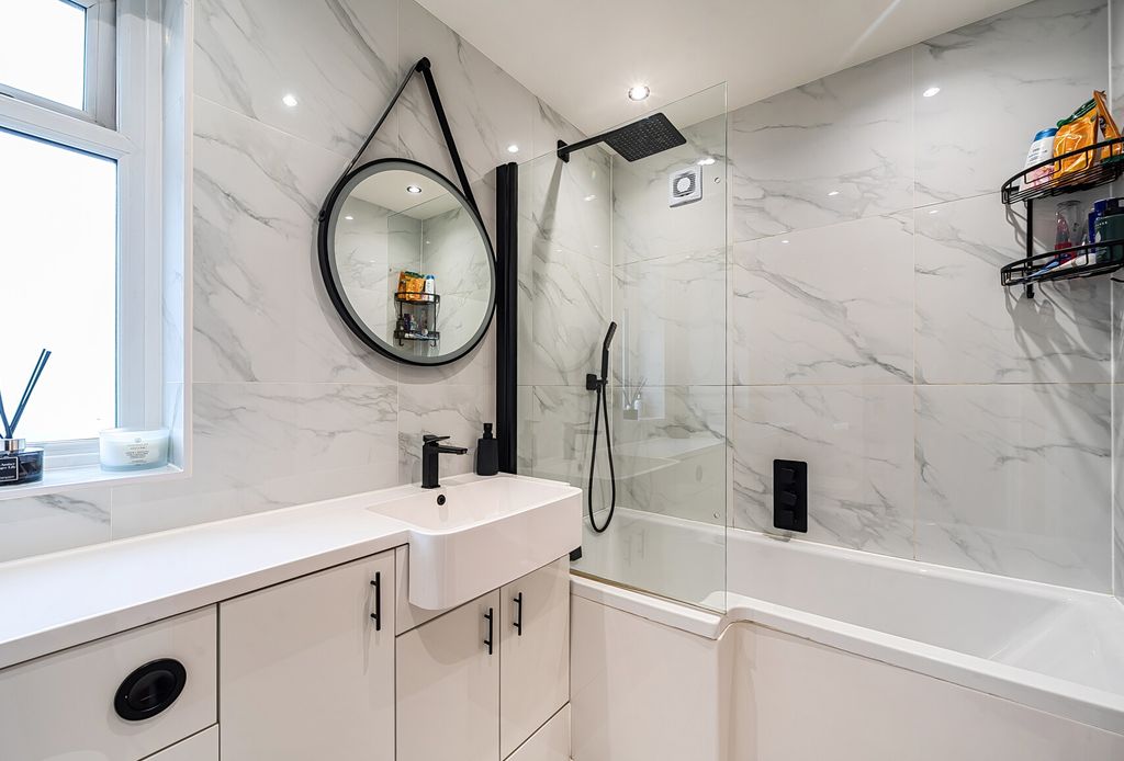 Property photo 3 of 13 1436321-13-69c6De...