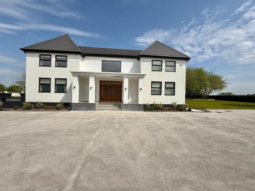 6 bed detached house for saleHall Lane, Wincham, Northwich CW9
