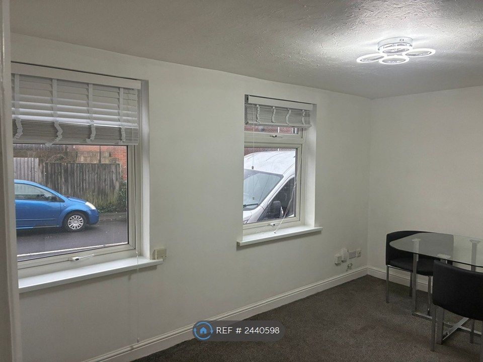 Property photo 1 of 4 Living Room