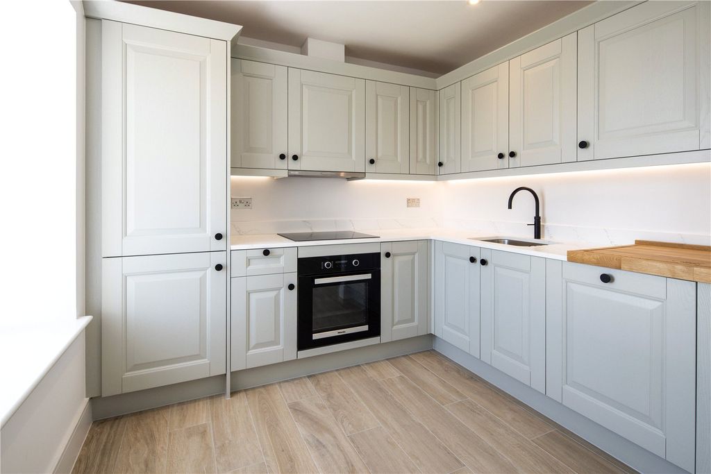 Property photo 3 of 6 Kitchen