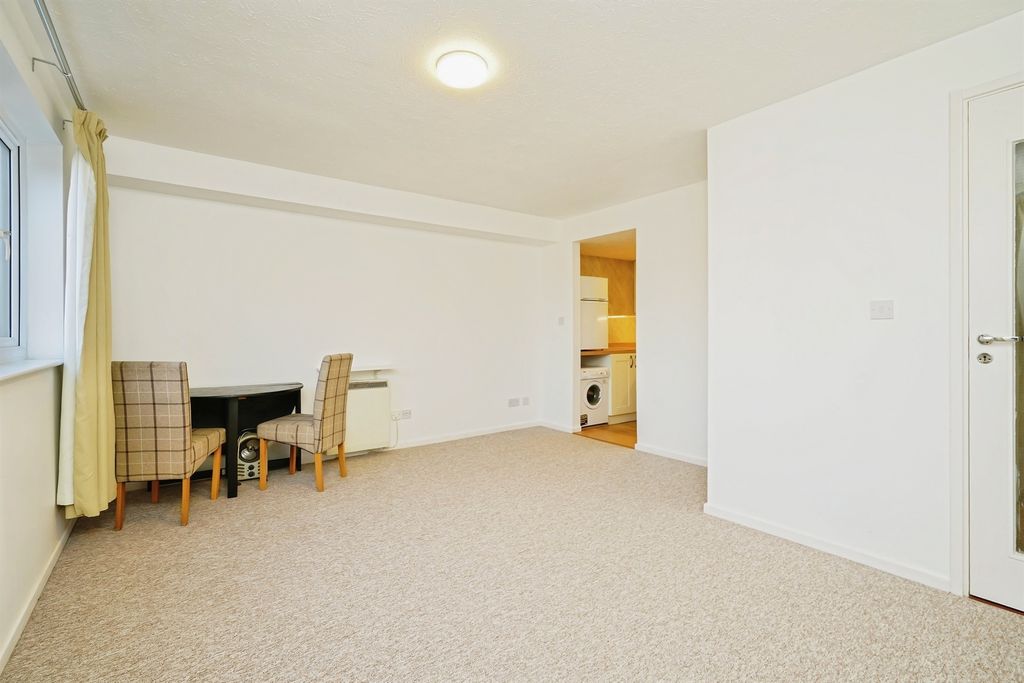 Property photo 3 of 31