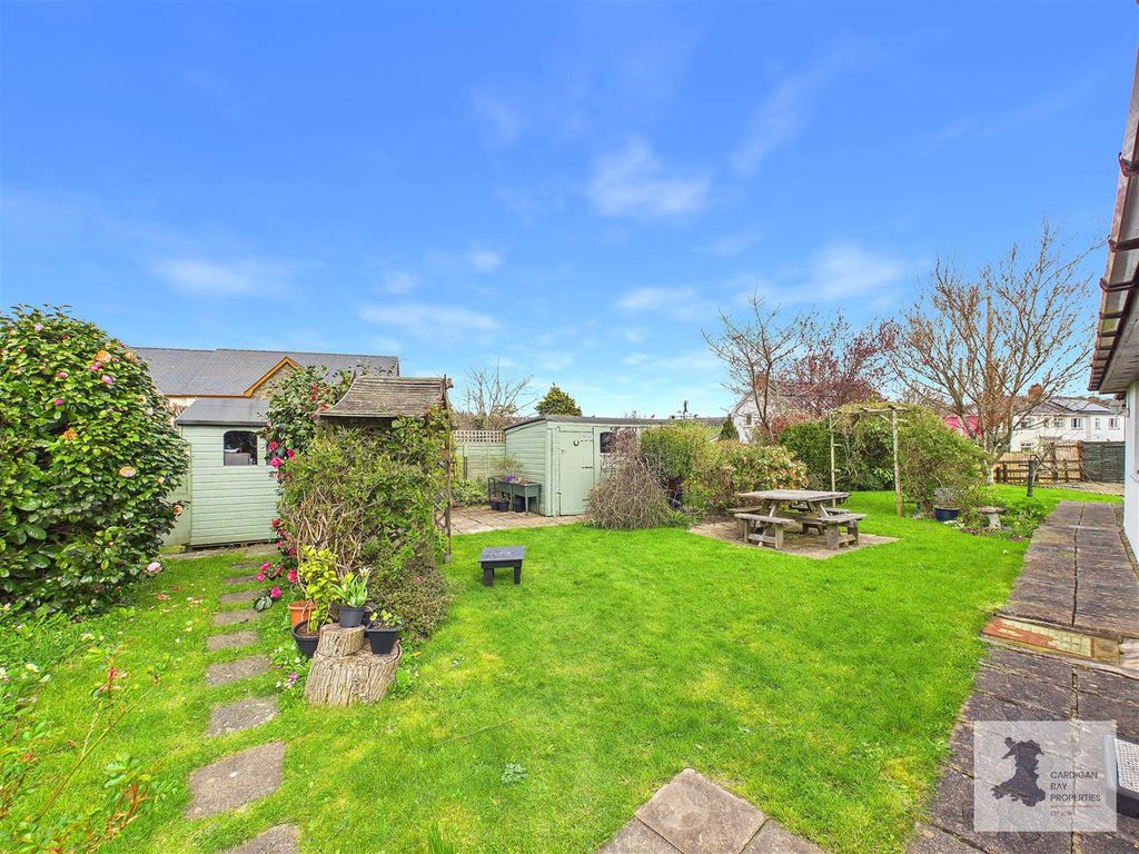 Property photo 2 of 31 Rear Garden