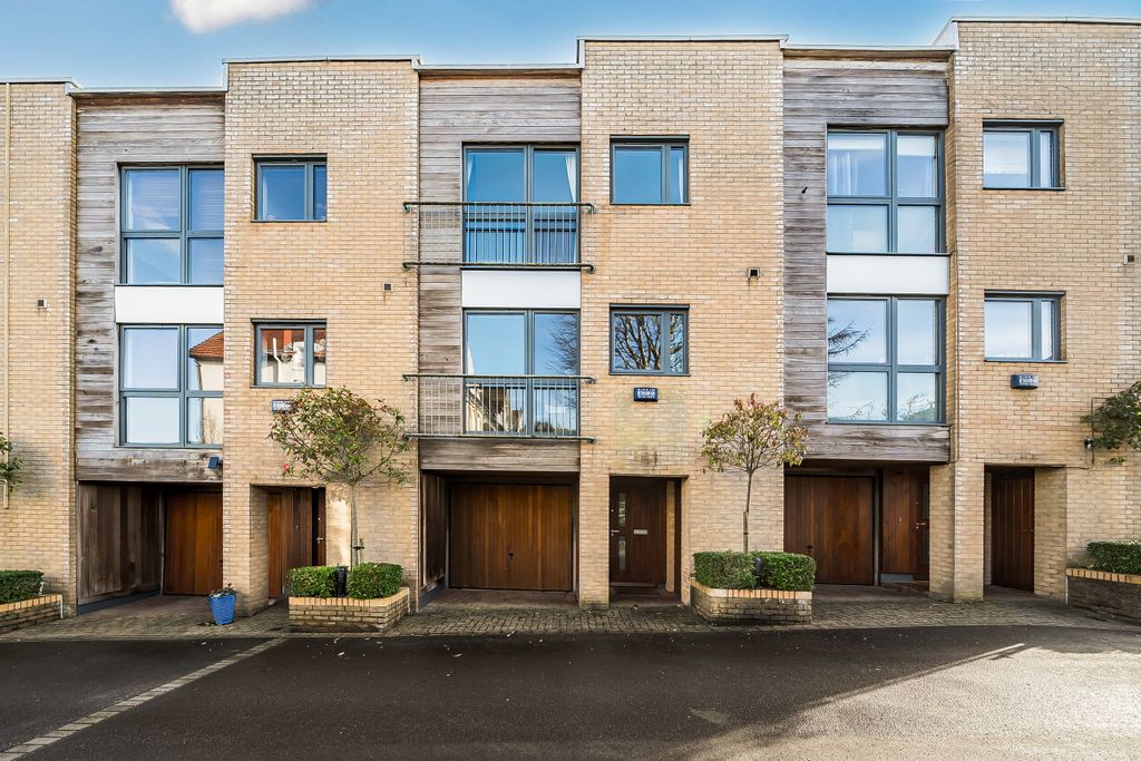 Property photo 1 of 16 Exterior