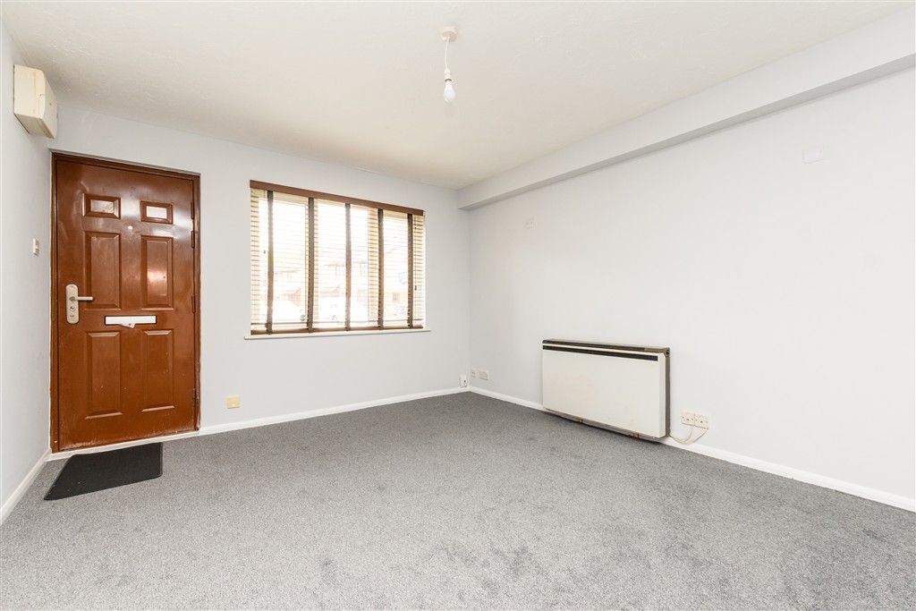 Property photo 1 of 13 Lounge