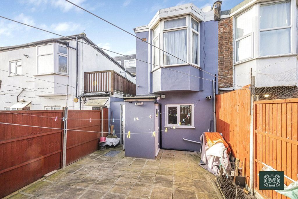 Property photo 3 of 23 External