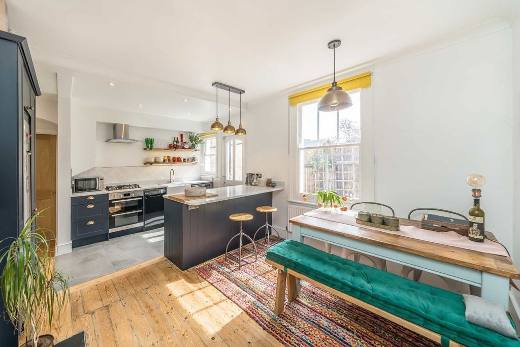 Property photo 3 of 8