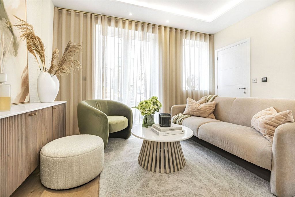 Property photo 1 of 4 Living