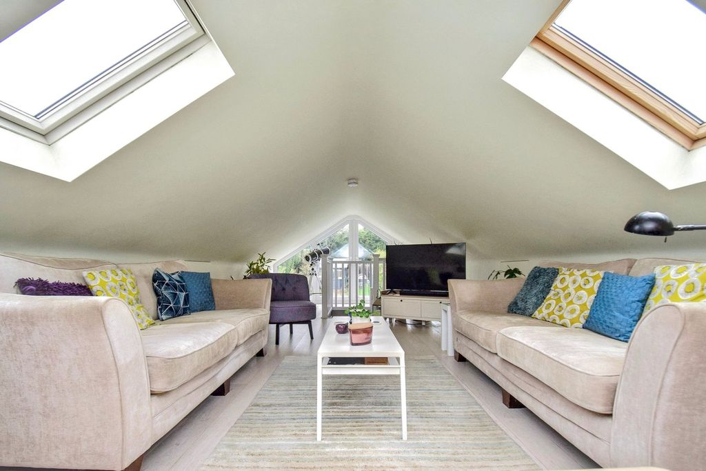 Property photo 2 of 31