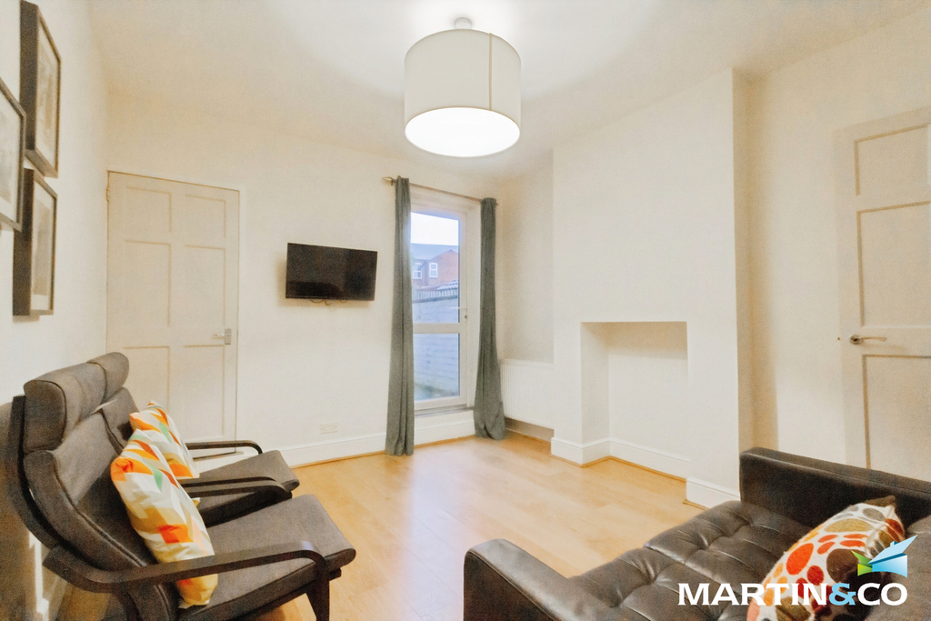 Property photo 3 of 9 Picture6