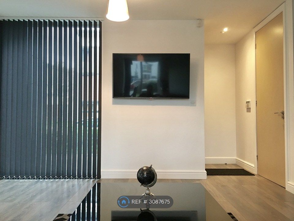 Property photo 1 of 14 Living Area