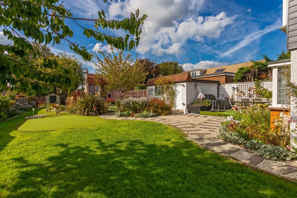 Property photo 2 of 31 Half Moon Lane_24