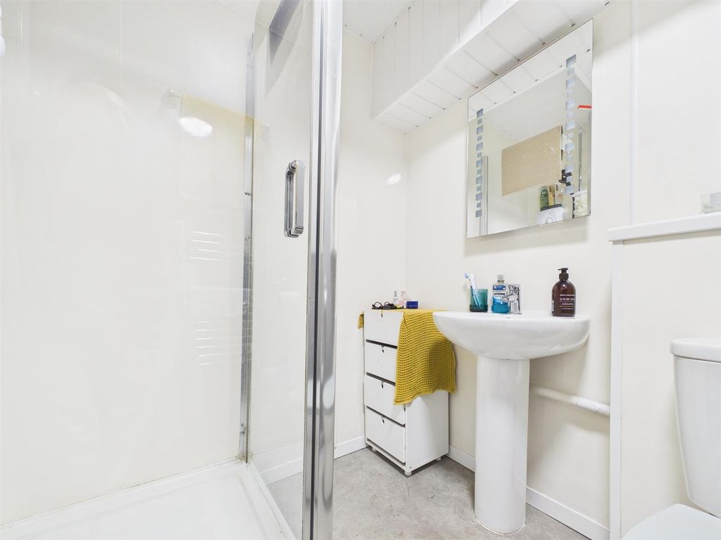 Property photo 3 of 12 Cam01968G0-Pr0250-Still007.Jpg