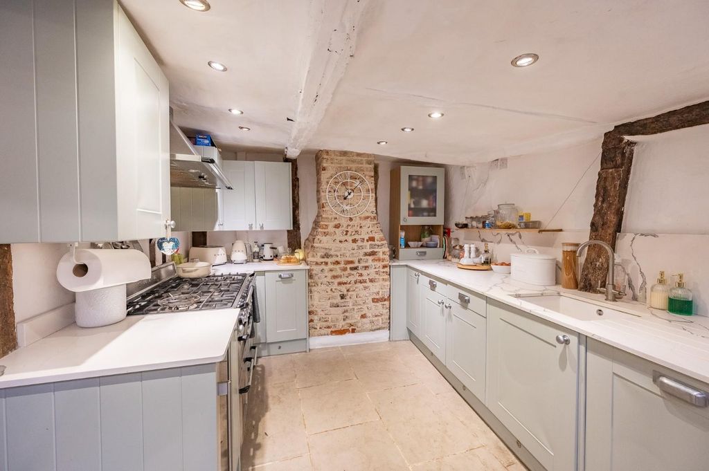 Property photo 3 of 18 Kitchen