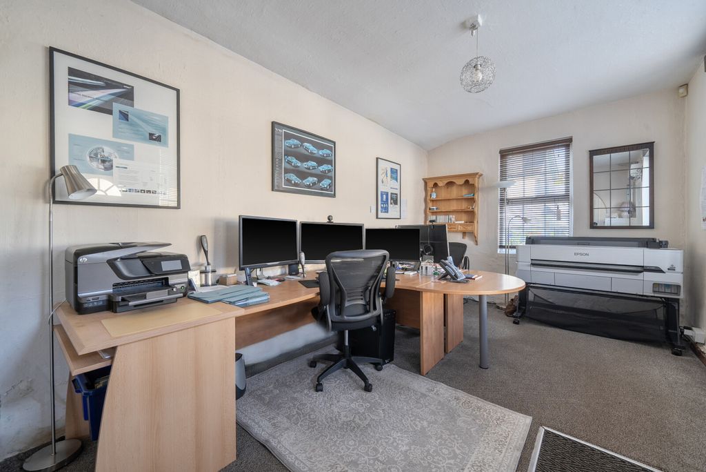 Property photo 3 of 13 Studio