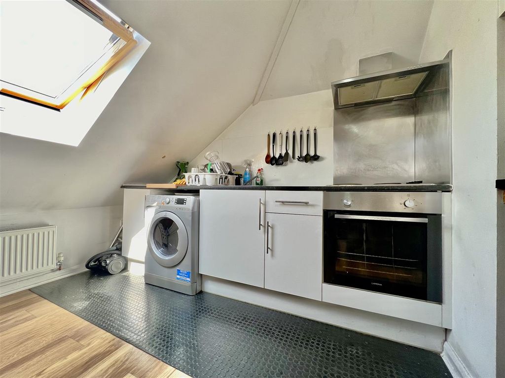 Property photo 3 of 5 Kitchen