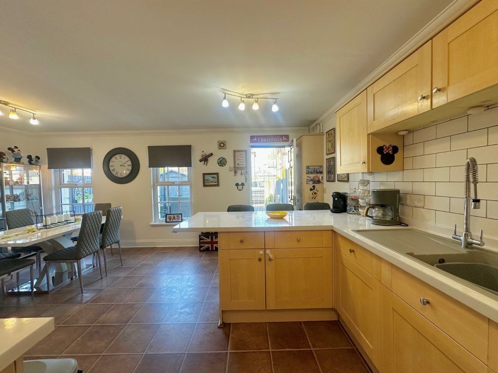 Property photo 3 of 15 Picture No. 13