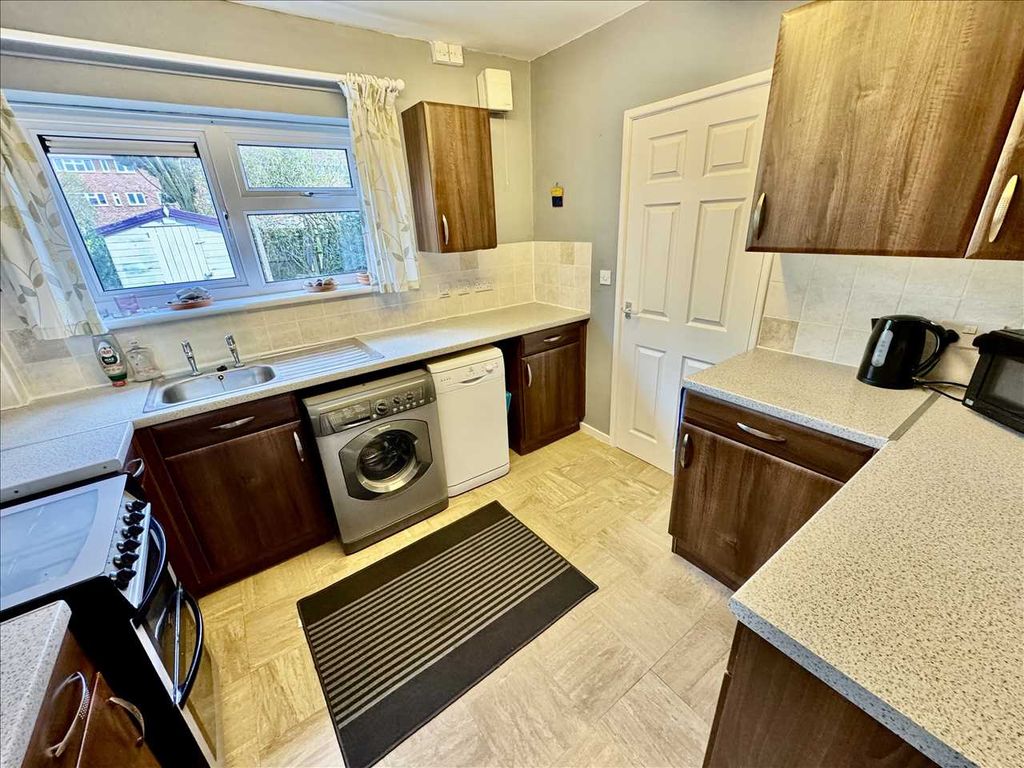 Property photo 3 of 9 Kitchen