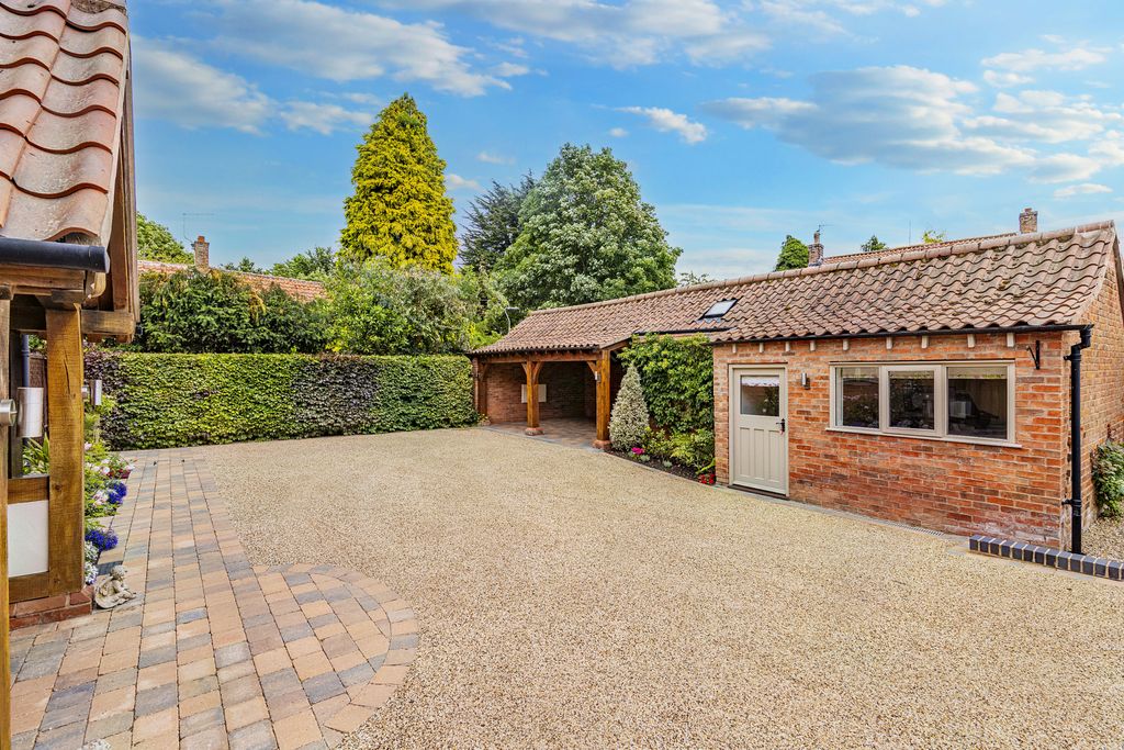 Property photo 2 of 46