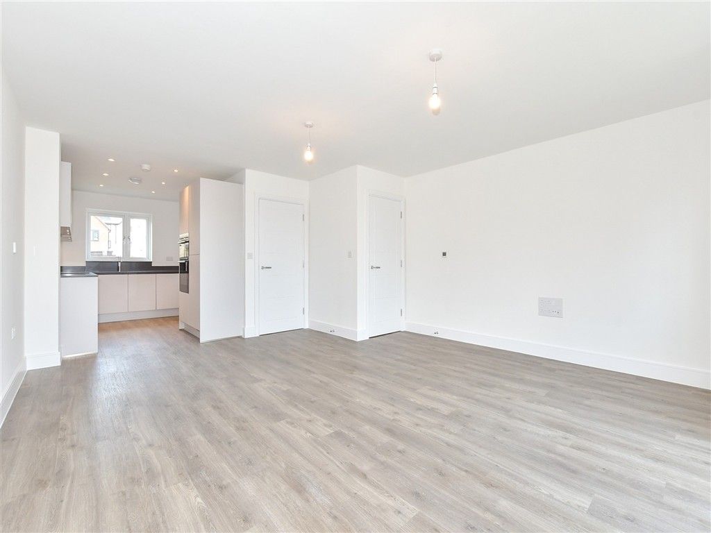 Property photo 1 of 9 Lounge/Dining/Kitchen