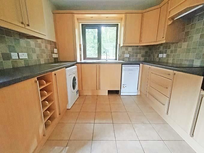 Property photo 3 of 6 Kitchen