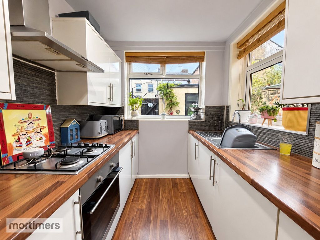 Property photo 3 of 12 Kitchen