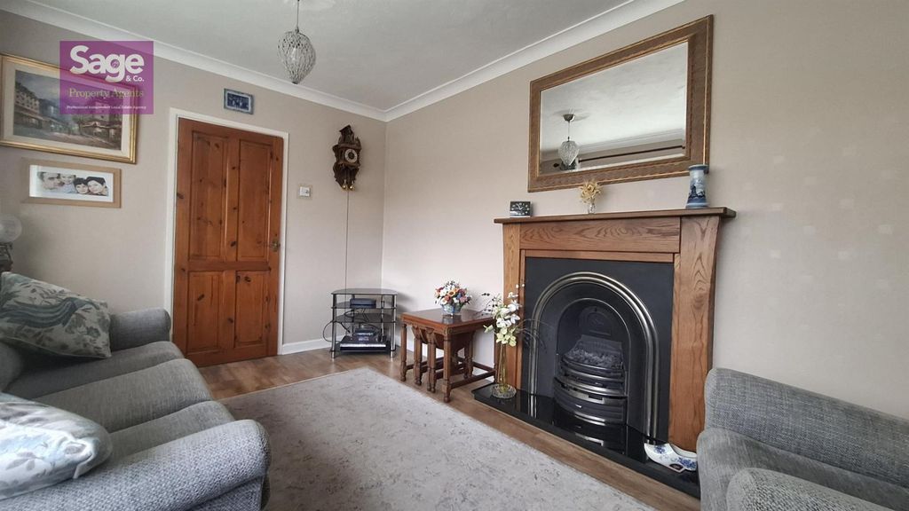 Property photo 2 of 31