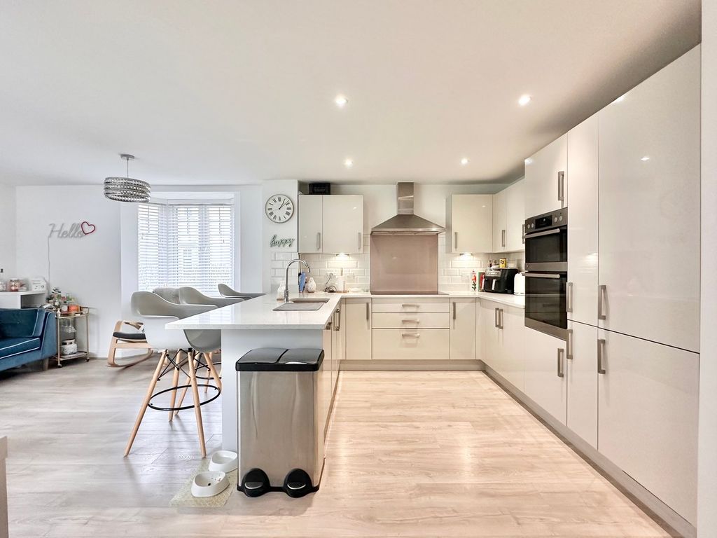 Property photo 2 of 29