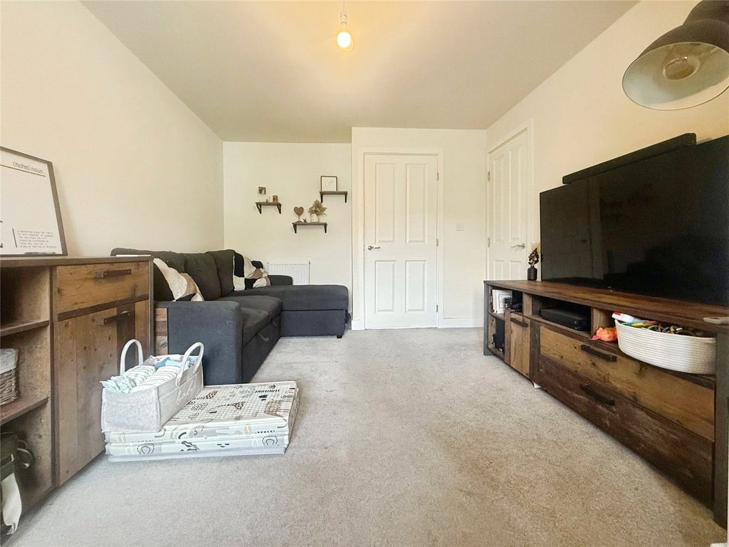 Property photo 2 of 13 Picture No. 12
