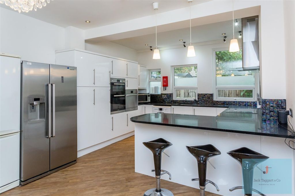 Property photo 2 of 26