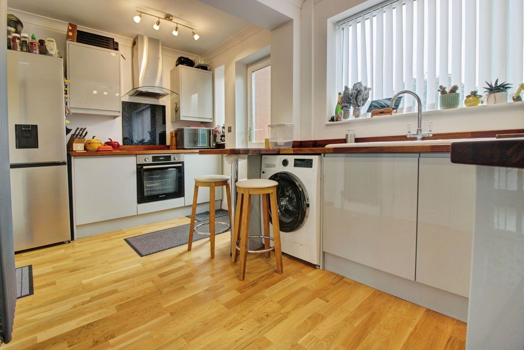 Property photo 2 of 14 Kitchen