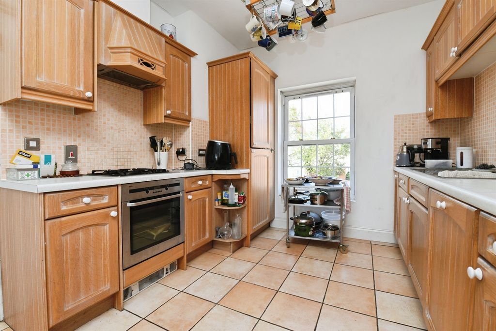 Property photo 2 of 22
