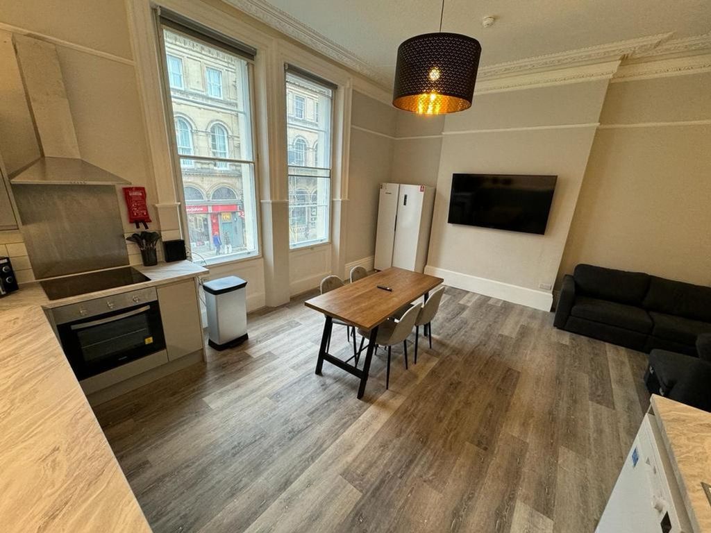 Property photo 2 of 15 A Spacious And Inviting Large Modern Living Room W...