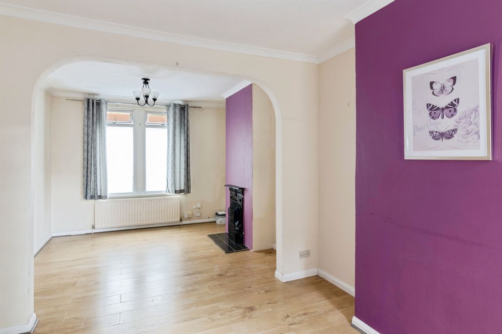 Property photo 3 of 9