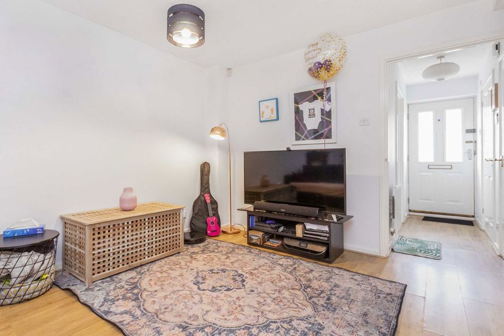 Property photo 2 of 6