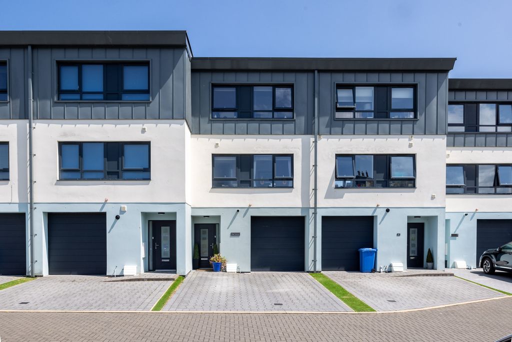 Property photo 1 of 31