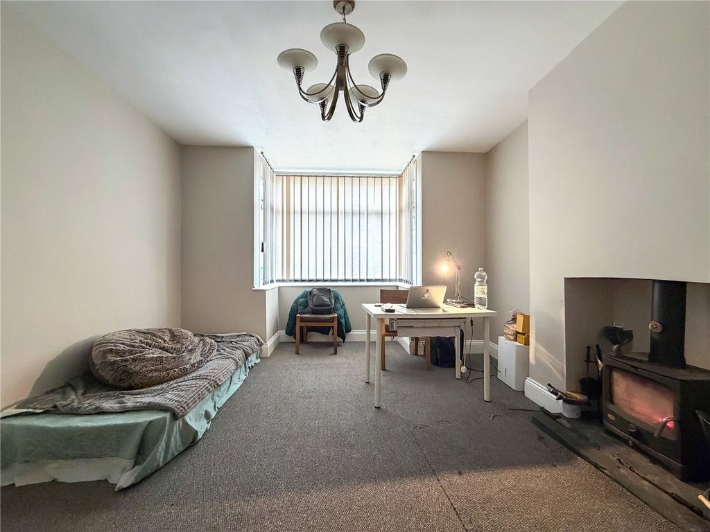 Property photo 2 of 19 Lounge