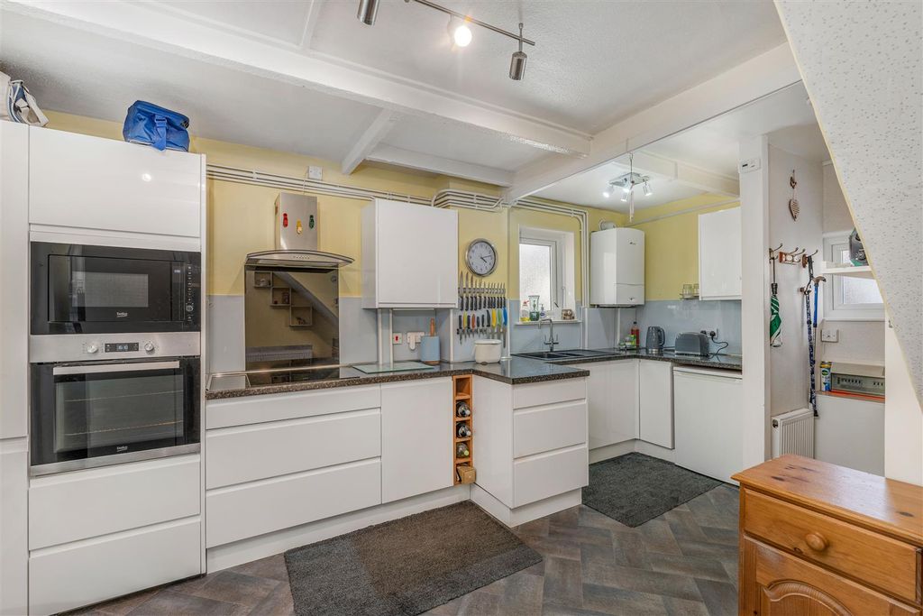 Property photo 2 of 14 10 St George's Crescent, Banbury-6.Jpg