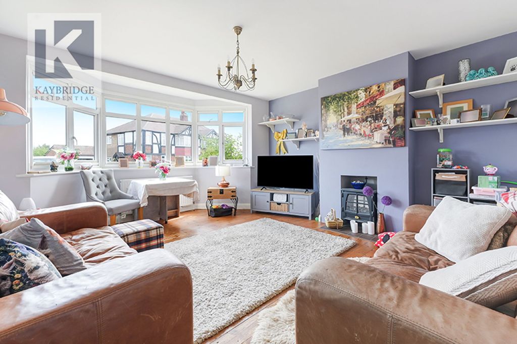 Property photo 2 of 11 The Spinney, Cheam Sm3 8Jg
