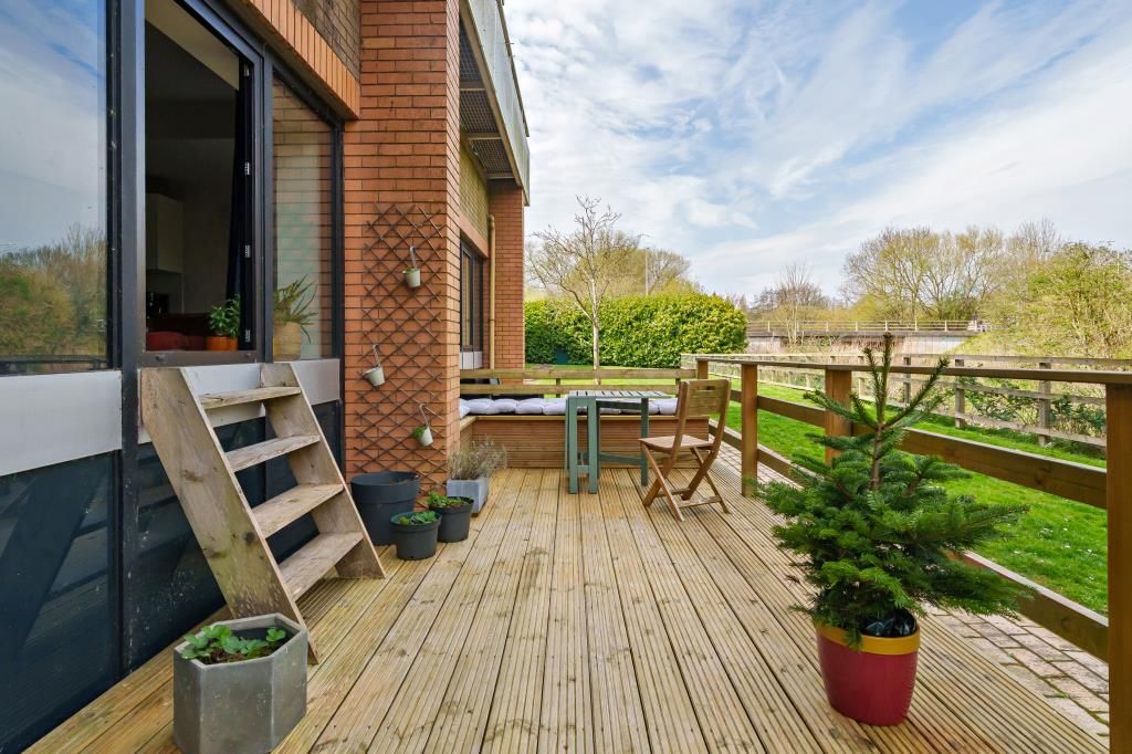 Property photo 1 of 16 External