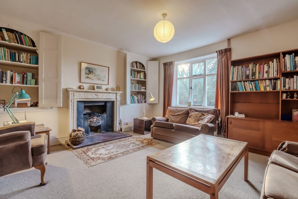 Property photo 3 of 34