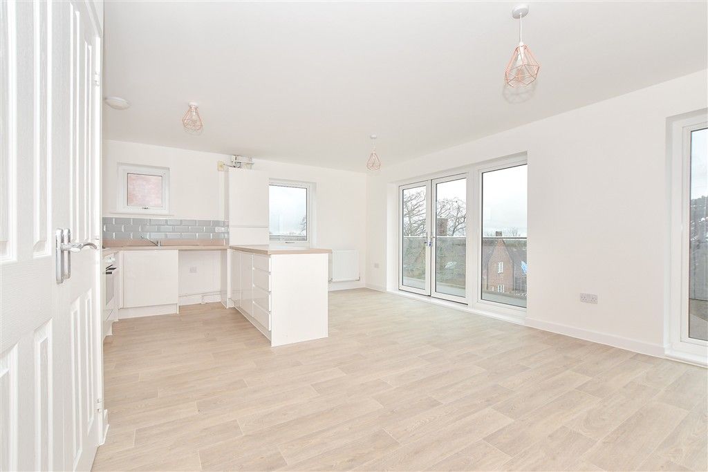 Property photo 3 of 10 Lounge/Diner