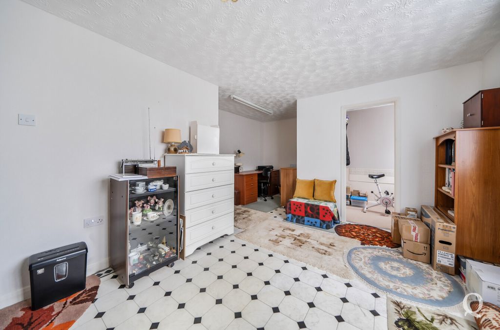 Property photo 3 of 22 A176F58A-F738-40E...