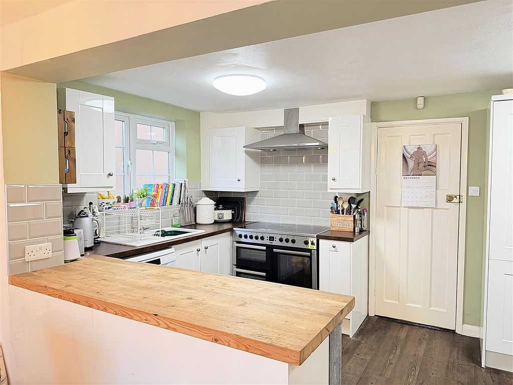 Property photo 3 of 29 Kitchen 1