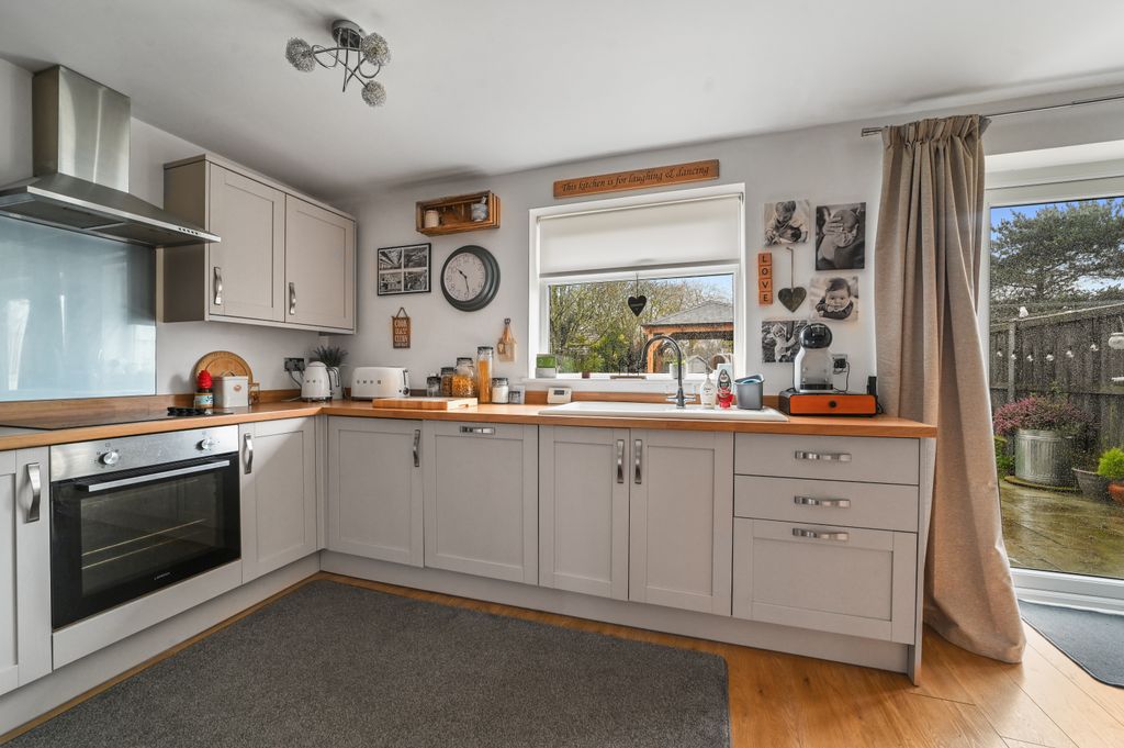 Property photo 3 of 26 Pt-Ja-50Leysdrive-10