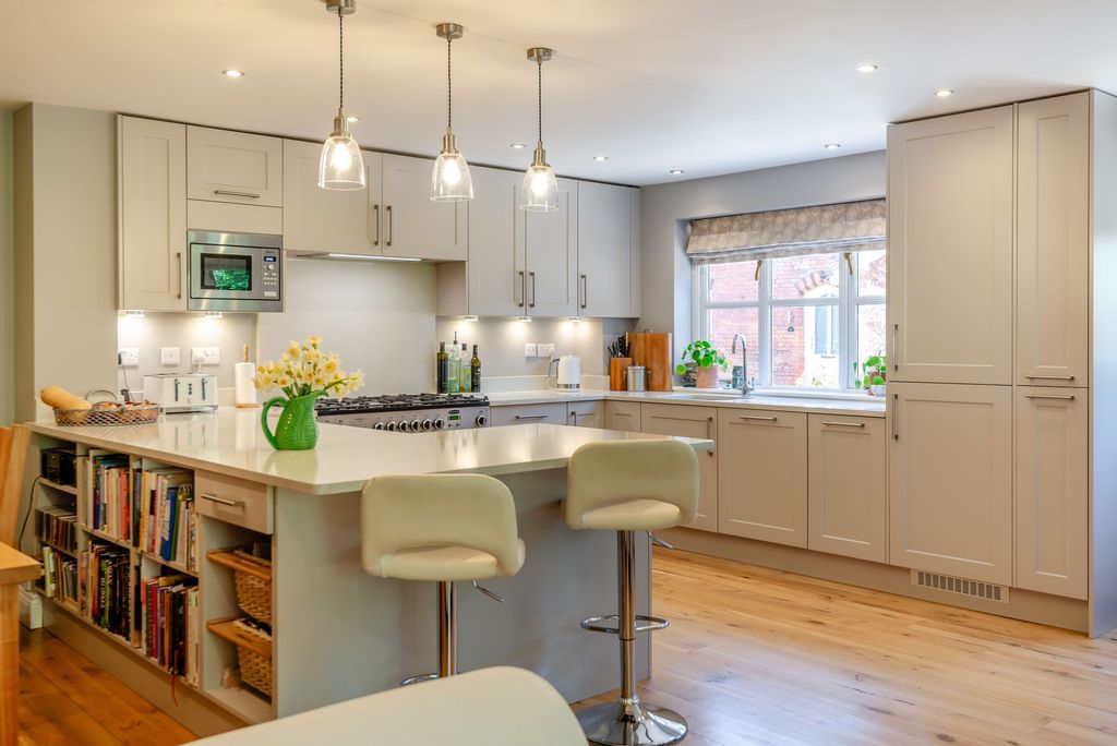 Property photo 3 of 16