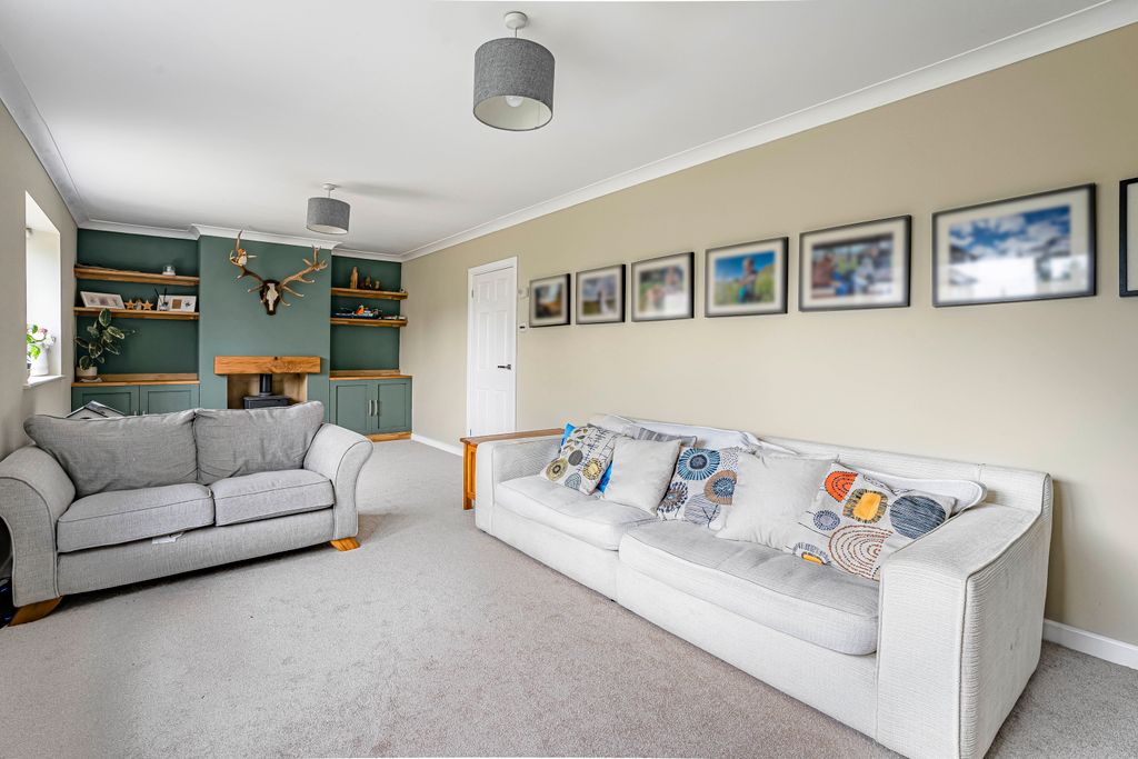 Property photo 1 of 16 Lounge