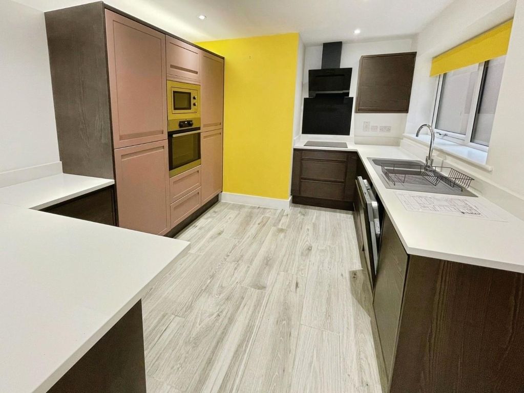 Property photo 2 of 13 Aa5B0Db9-7F7A898E-511d-44cd-Ba5A-13674F669442.Jpeg