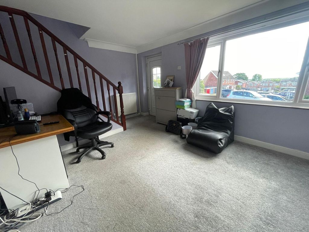 Property photo 3 of 20 Living Room