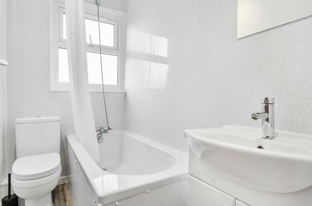 Property photo 2 of 7 Bathroom