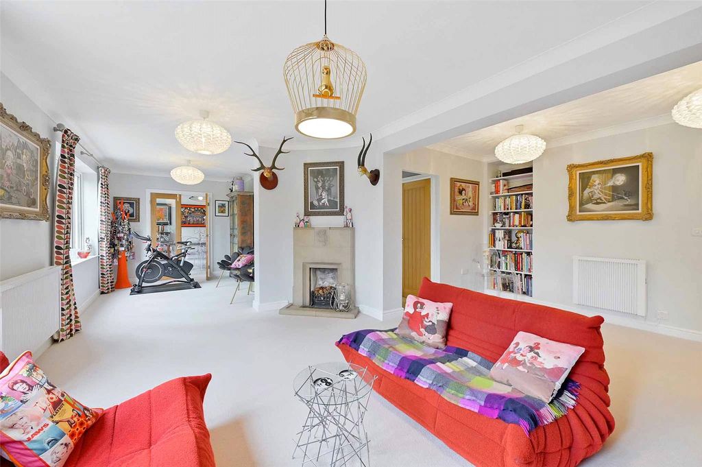 Property photo 3 of 21 Sitting Room